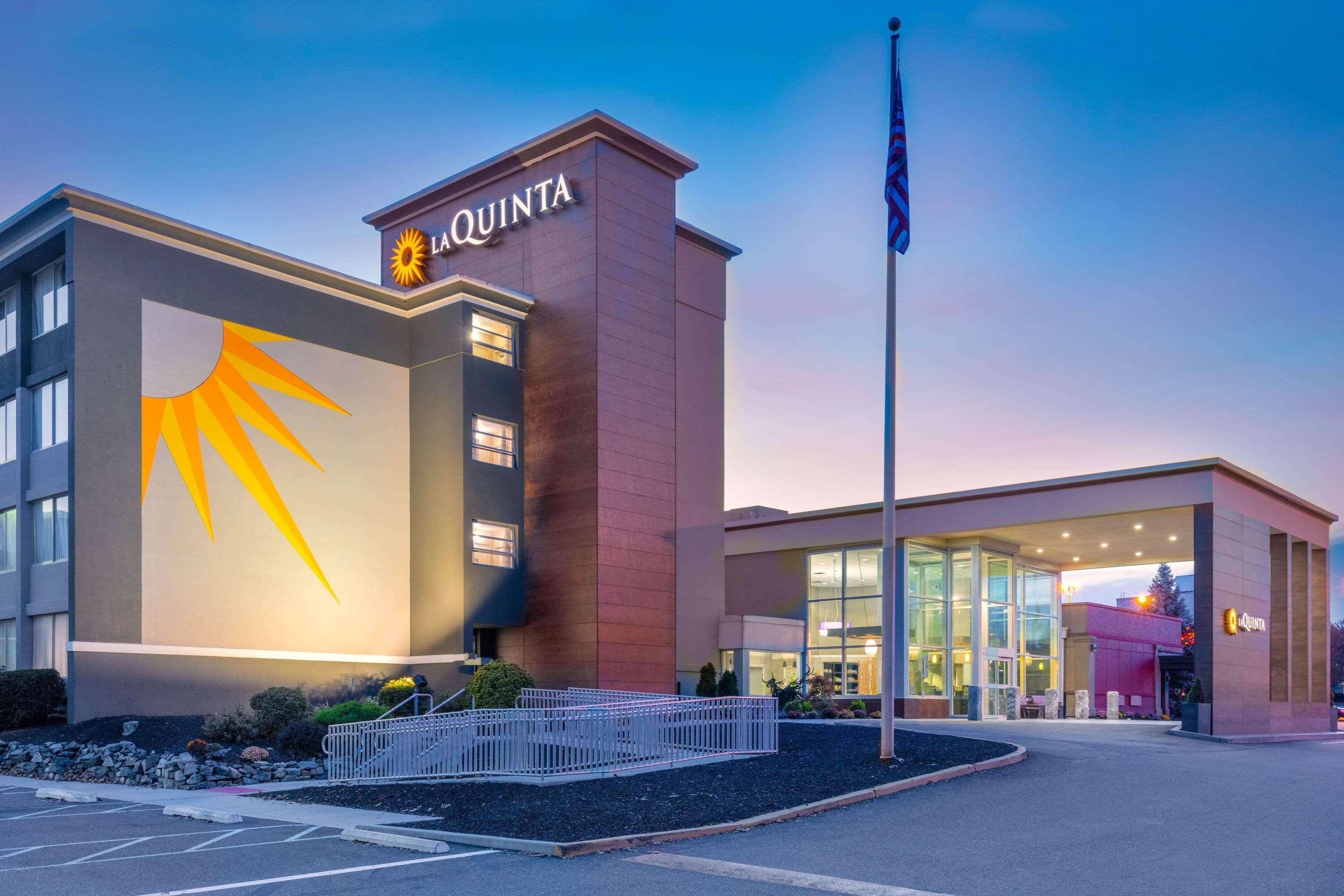 La Quinta By Wyndham Clifton/Rutherford Exterior photo