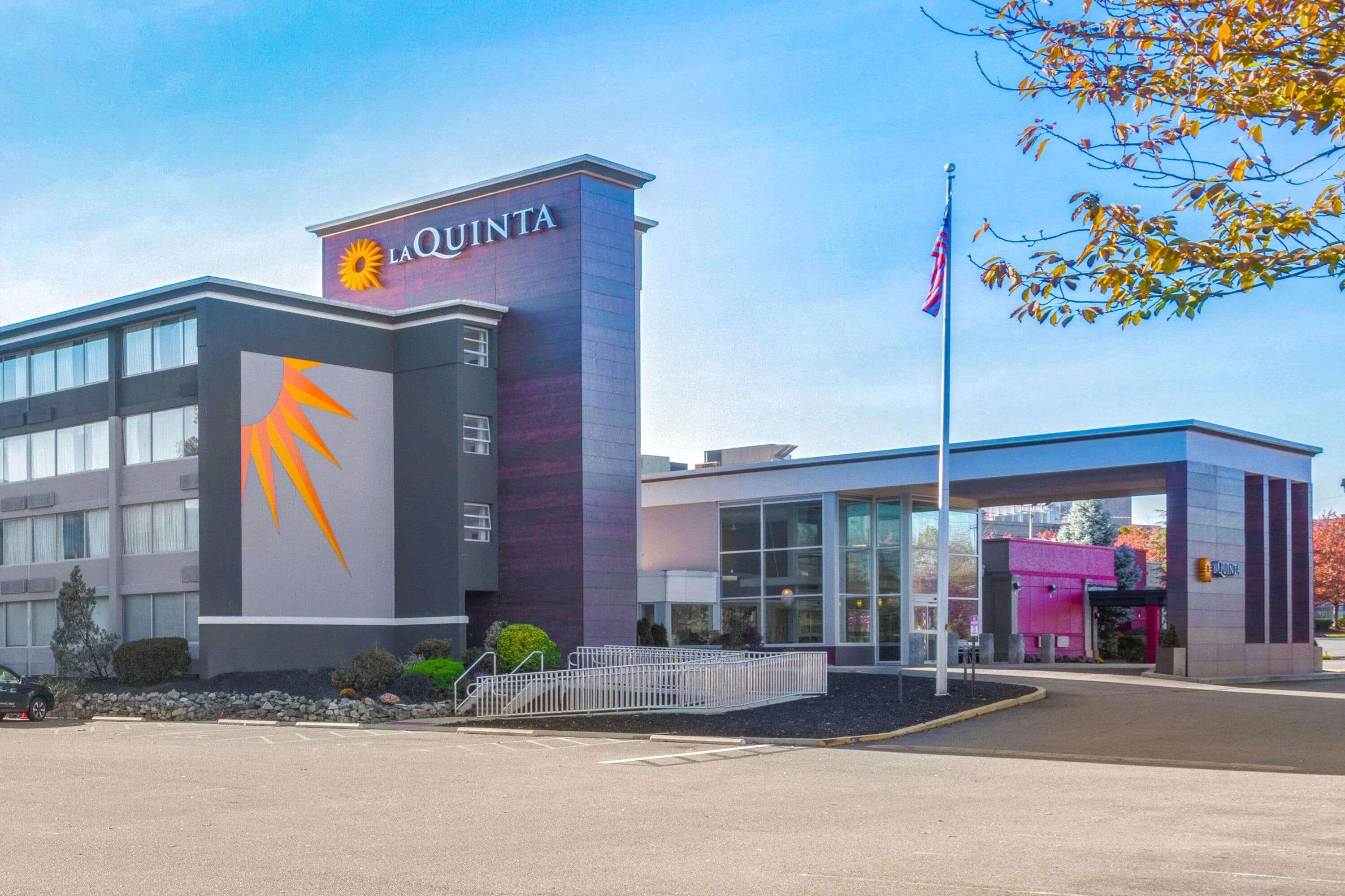 La Quinta By Wyndham Clifton/Rutherford Exterior photo