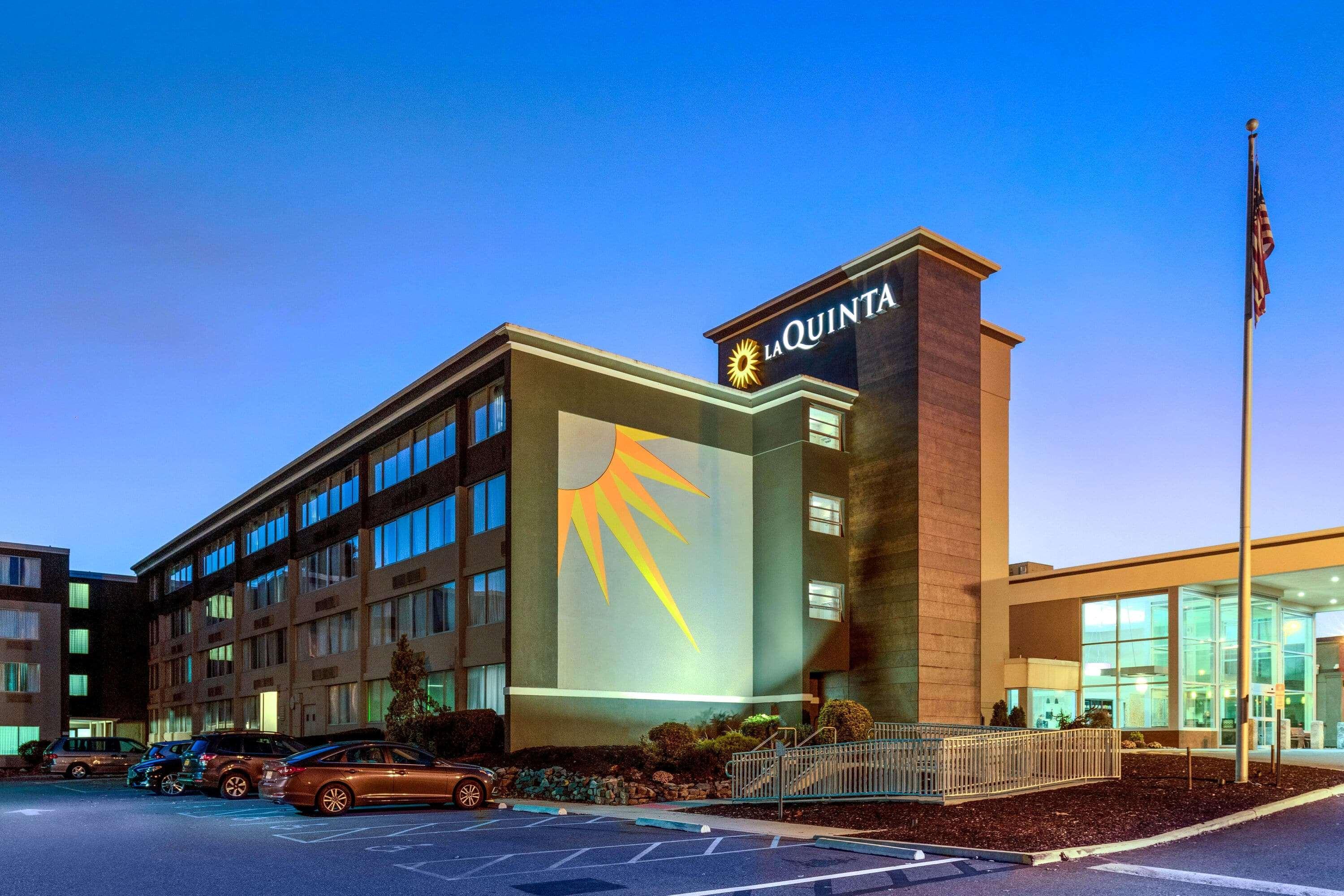 La Quinta By Wyndham Clifton/Rutherford Exterior photo