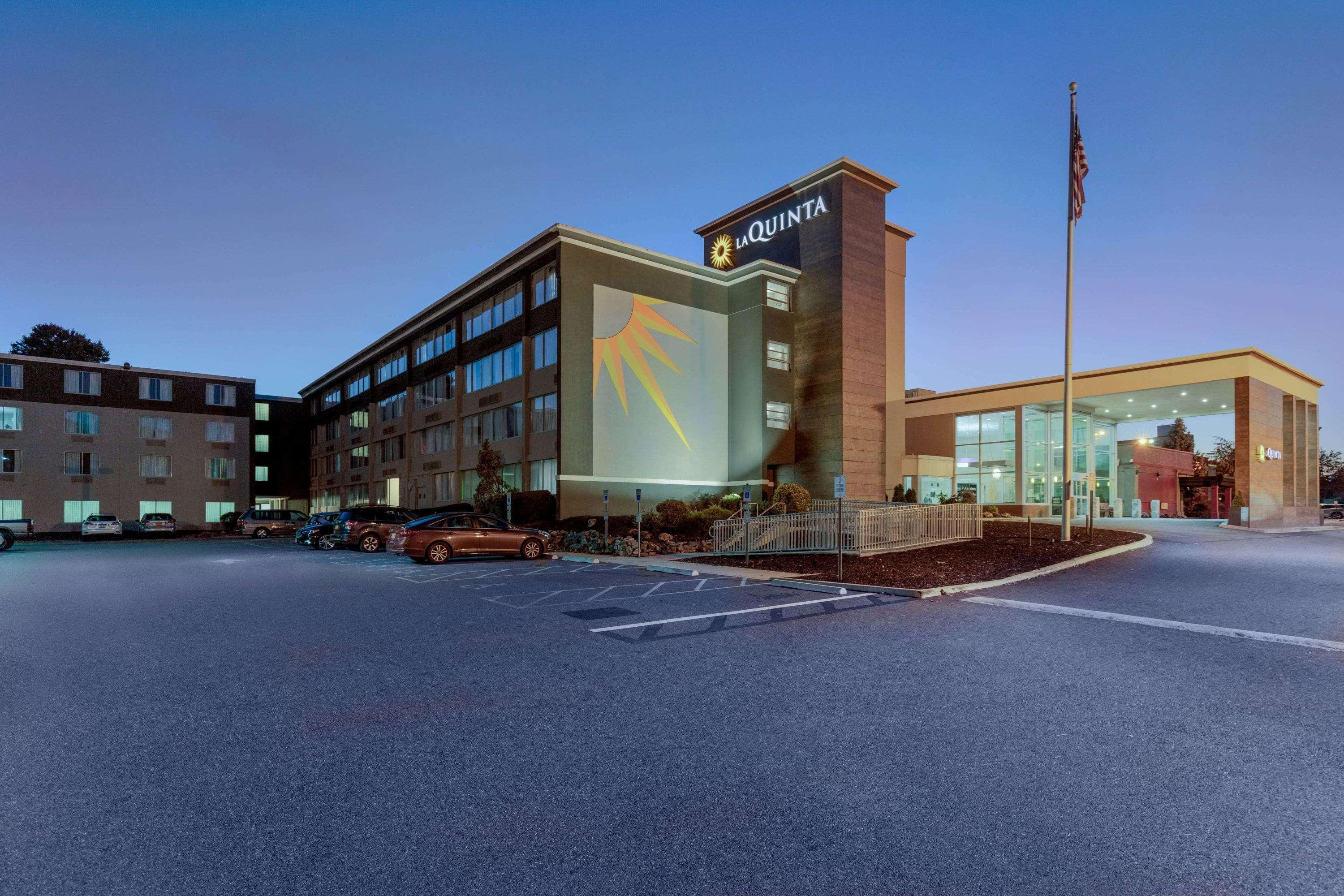 La Quinta By Wyndham Clifton/Rutherford Exterior photo