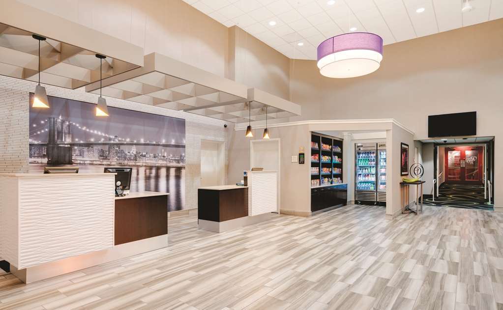 La Quinta By Wyndham Clifton/Rutherford Interior photo